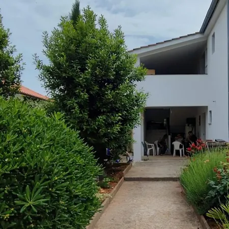 Apartmani 1 Pinezici Exterior photo