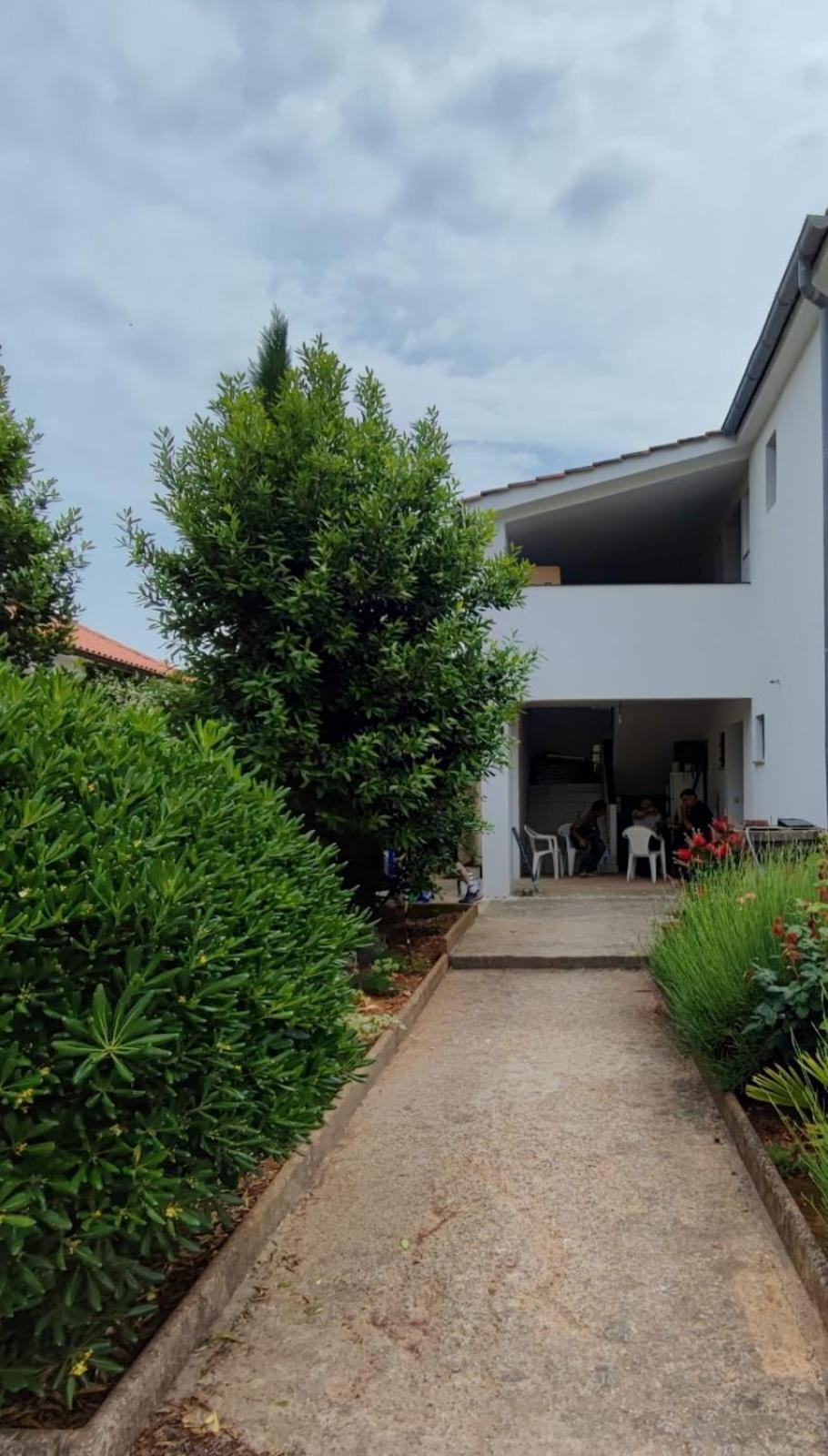 1 Apartment