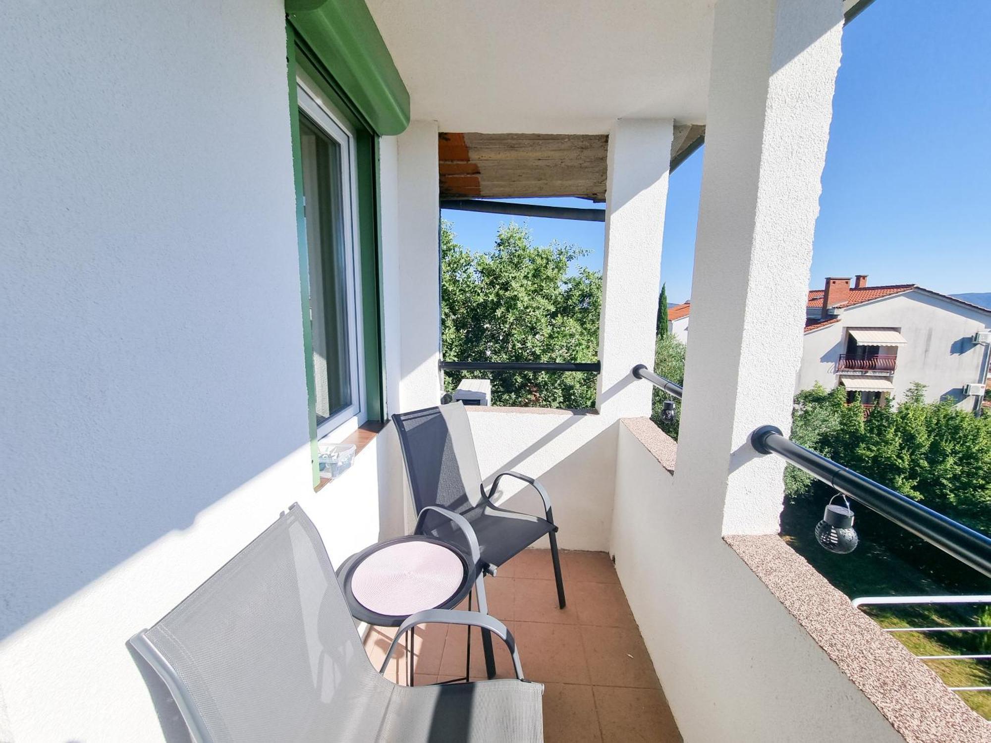 1 Apartment *